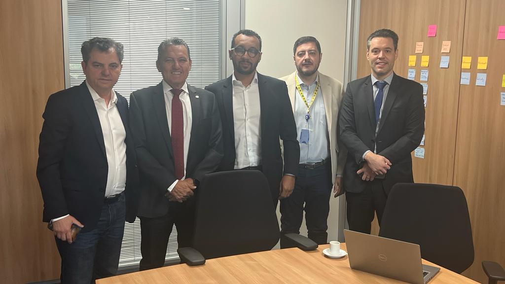 Prefeito de Sebastião Laranjeiras se reúne com dirigentes do Banco do Brasil em busca do retorno da agência ao município