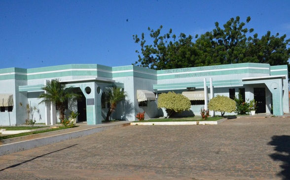 Prefeitura acata decreto estadual, e suspende atendimento presencial